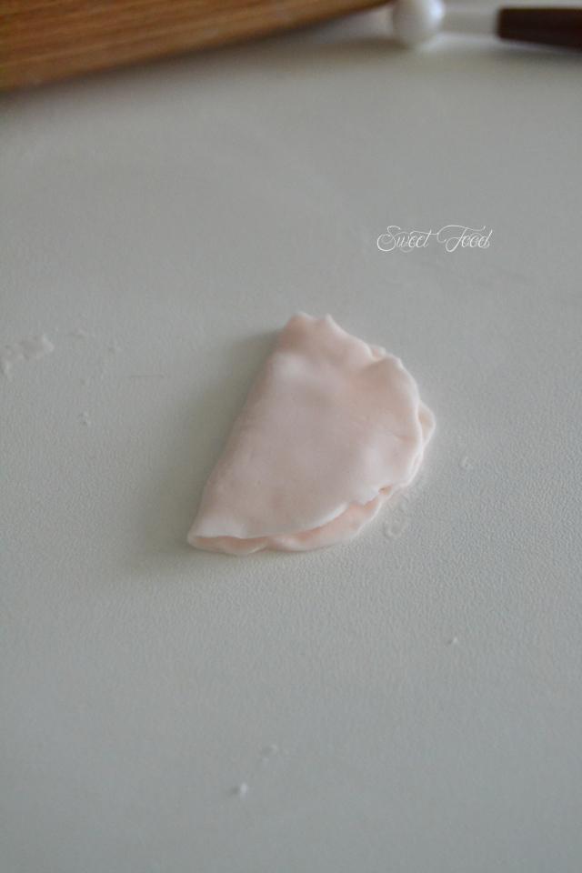 Fleur en pâte à sucre – Tutoriel DSC_0008