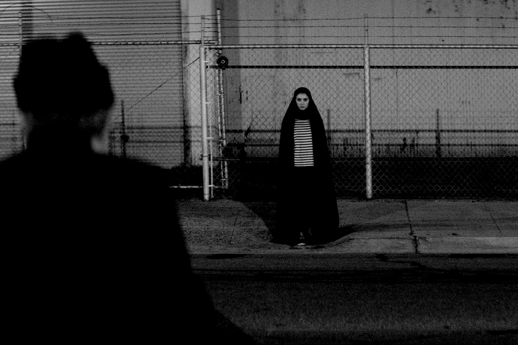 A girl walk home alone at night [Critique] A GIRL WALKS HOME ALONE AT NIGHT