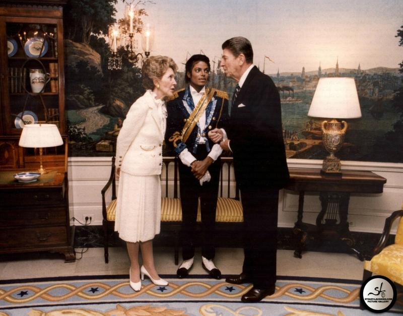 michael-meets-with-former-president-ronald-reagan-and-his-wife-nancy-at-the-white-house(29)-m-2