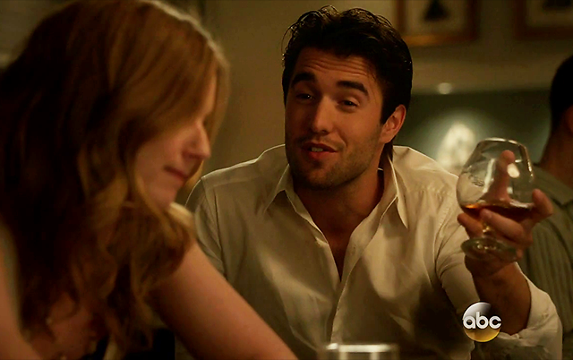 Les critiques // Revenge : Saison 4. Episode 9. Intel. Les critiques // Revenge : Saison 4. Episode 9. Intel.