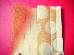 Mon calendrier de l'Avent : des petites maisons en papier Modèle que j'ai reproduit sur les papiers trouvés chez Hema