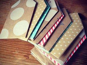 Mon calendrier de l'Avent : des petites maisons en papier J'ai pris mes numéros sur le pdf proposé par Monsieurplusmadame et je les ai scotché sur mes petites maisons