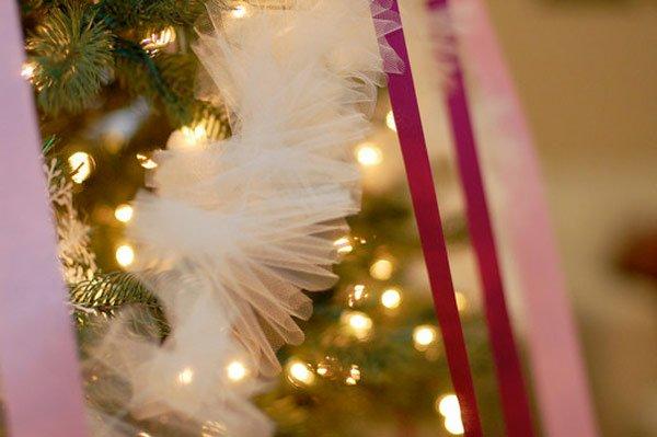 10 idées de guirlandes à coudre pour Noël guirlande ruban tulle 10 idées de guirlandes à coudre pour Noël