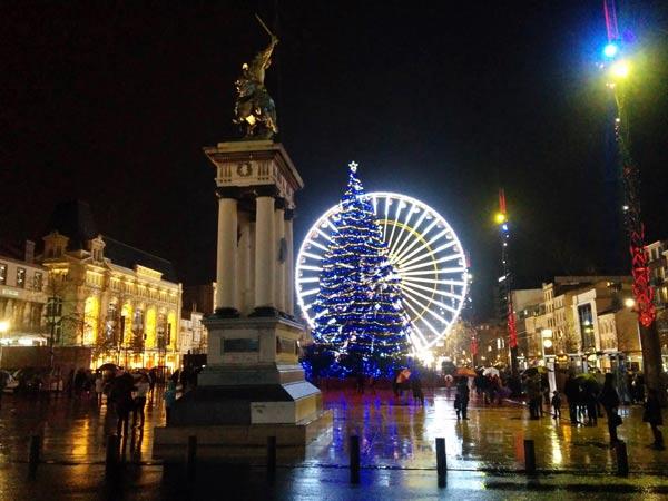 Illuminations de Noêl à Clermont-Ferrand avec la grande roue place de Jaude