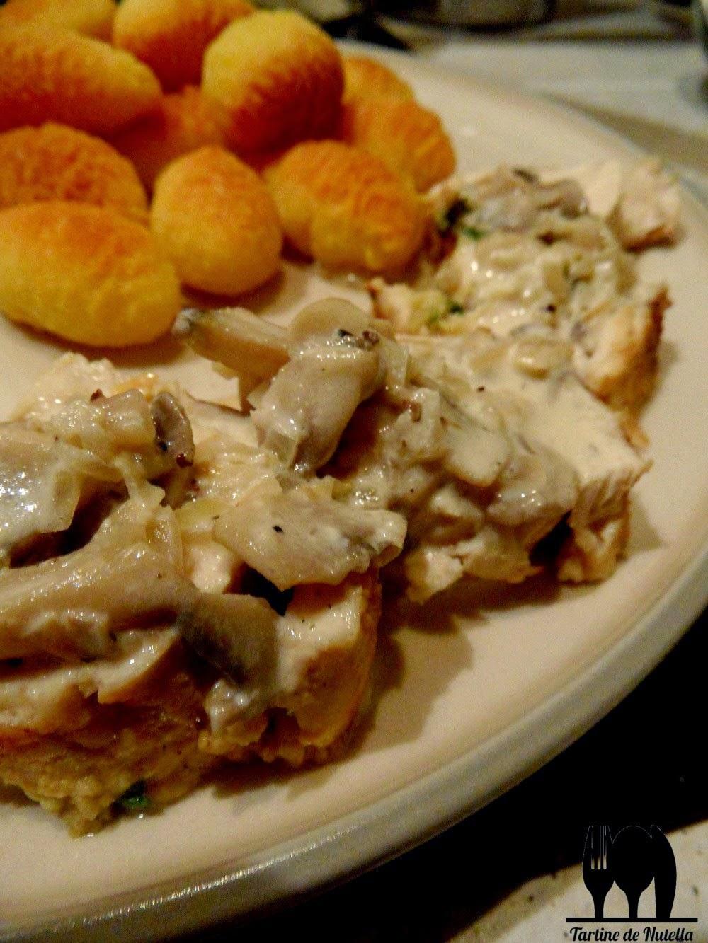 Repas de fête - Médaillons de poulet farcis aux légumes sauce champignons de Paris & Pommes croquettes