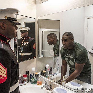 6535596686648 Voilà ce qui se passe quand un soldat se regarde dans un miroir ! Recently updated !