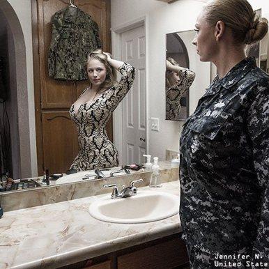 6836693015415 Voilà ce qui se passe quand un soldat se regarde dans un miroir ! Recently updated !