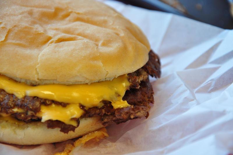 Les drive-in des fast-food ralentissent hamburger