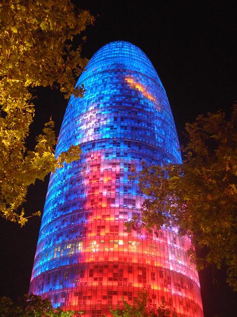 http://upload.wikimedia.org/wikipedia/commons/a/af/Barcelona_Torre_Agbar_01.jpg