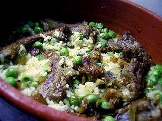 Riz au travers de porc et aux petits pois