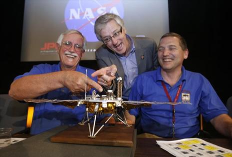 Phoenix envoie ses premières images de Mars