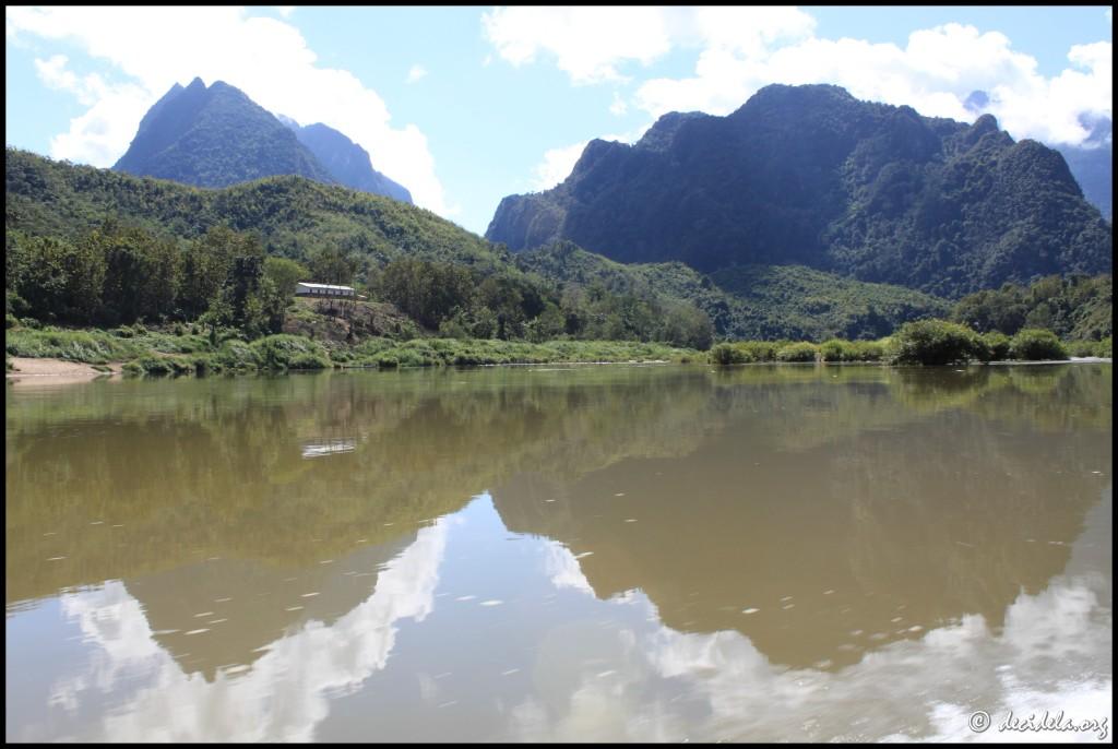 En redescendant la Nam Ou River… Panorama