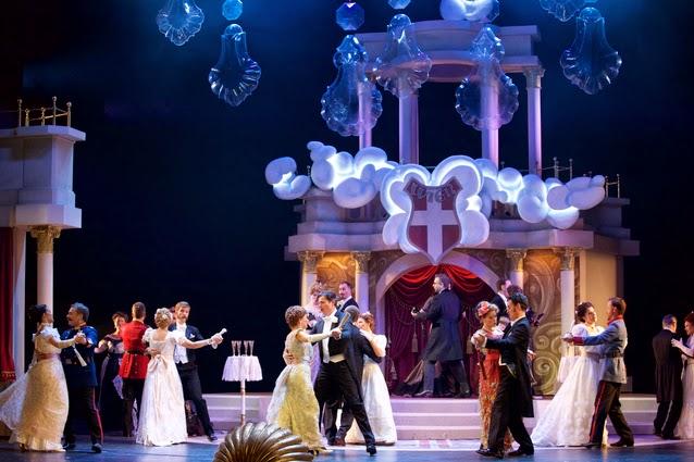 Wiener Blut de Johann Strauss au Théâtre Cuvilliés: un champagne de voix dans une mise en scène pâtissière