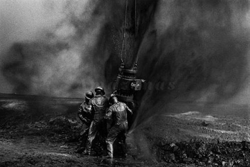 sebastiao-salgado-workers-oil-well-kuwait-big