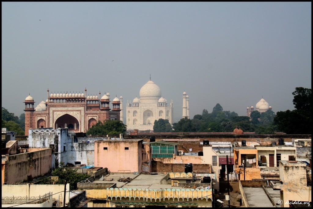 Taj Mahal de loin