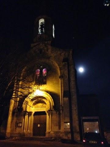 C'est beau une église la nuit...