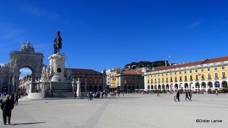 WEEK END A LISBONNE : Mes quartiers préférés & Bonnes adresses (Part 1) Statue de St Joseph, sur la Praça do Comércio