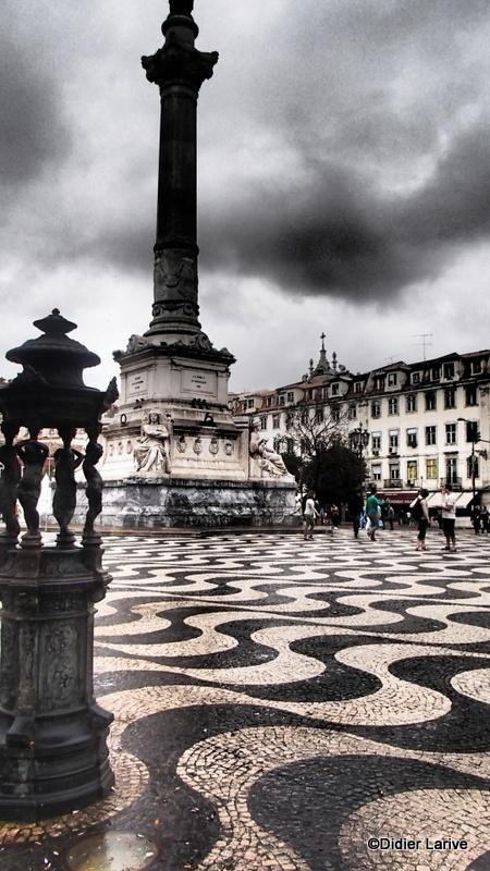 WEEK END A LISBONNE : Mes quartiers préférés & Bonnes adresses (Part 1) La Plaça Dom Pedro IV et ses pavés caractéristiques