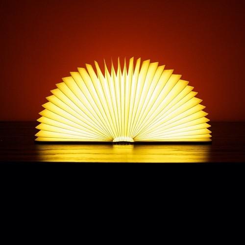 L’idée cadeau déco de Noël # 8 : la lampe livre Lumio L’idée cadeau déco de Noël # 8 : la lampe livre Lumio