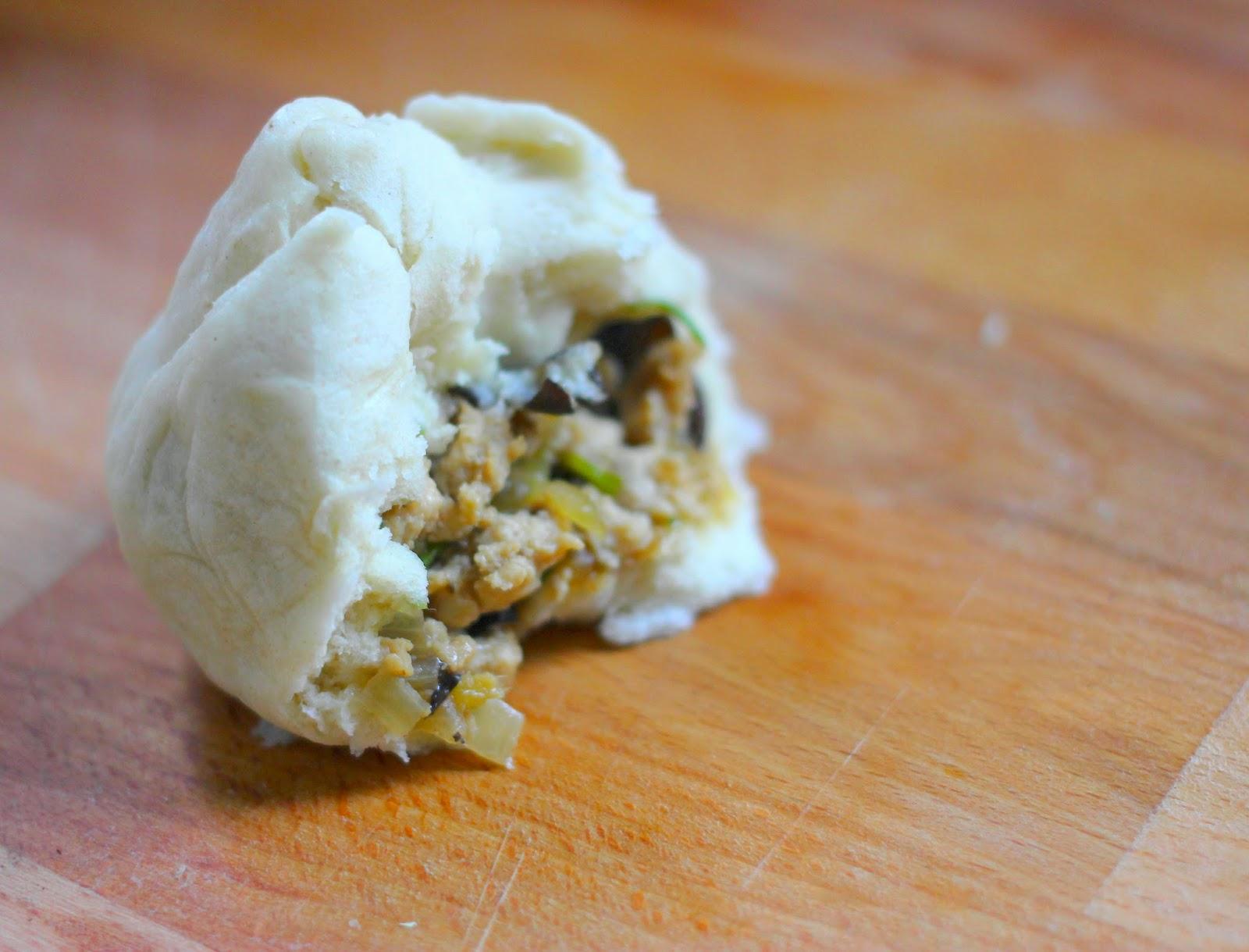 B130 - BRIOCHE A LA VAPEUR FARCIE - BAO ZI B130 - BRIOCHE A LA VAPEUR FARCIE - BAO ZI