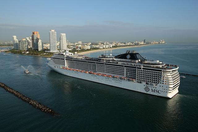 Le MSC Divina arrive au port de Miami (©MSC)