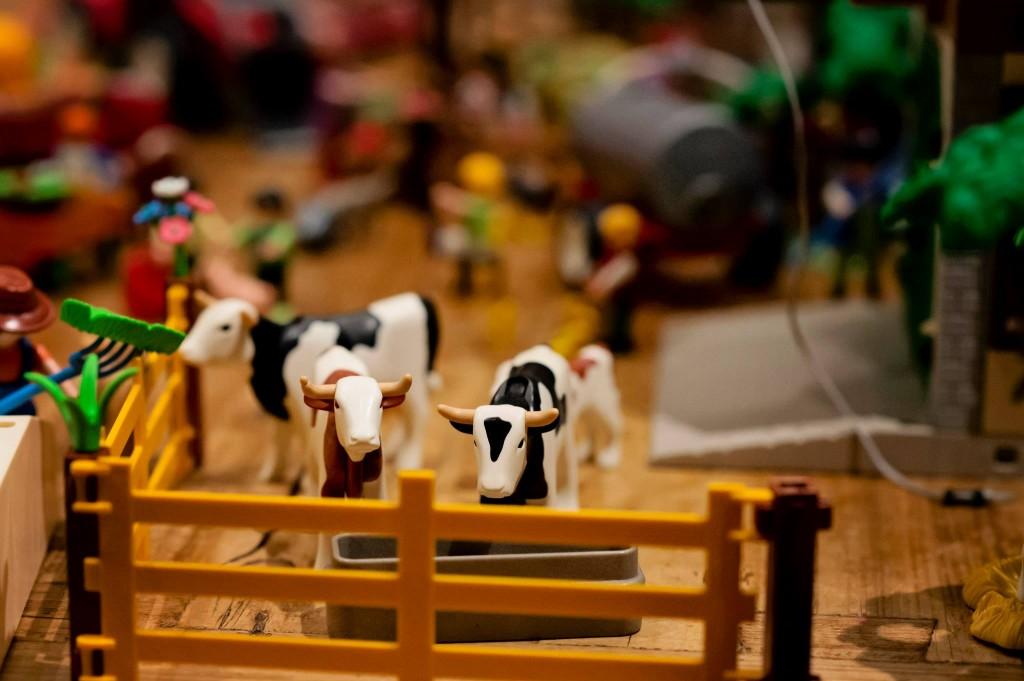 Saint Nicolalalalas, invite moi chez toi ! Saint Nicolas - Playmobil - On va voir les vaches ?
