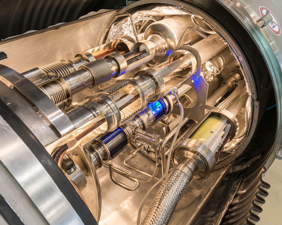Le CERN prouve l’existence de deux particules subatomiques jamais observées jusqu’alors composant-interieur-accelerateur-particule-cern-02