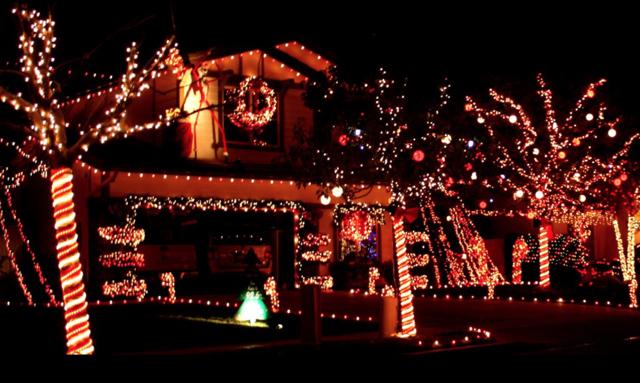 Un quartier entier synchronise ses illuminations de Noël sur un titre de Mariah Carey christmas-light-show-yucaipa-mariah-carey4