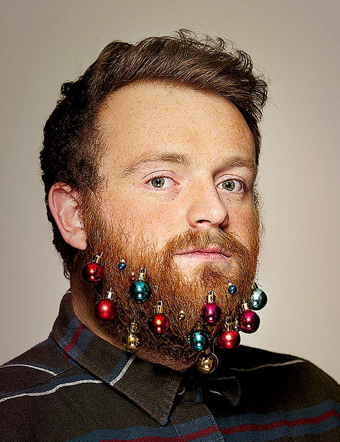 Accrochez des boules de Noël à votre barbe Accrochez des boules de Noël à votre barbe2