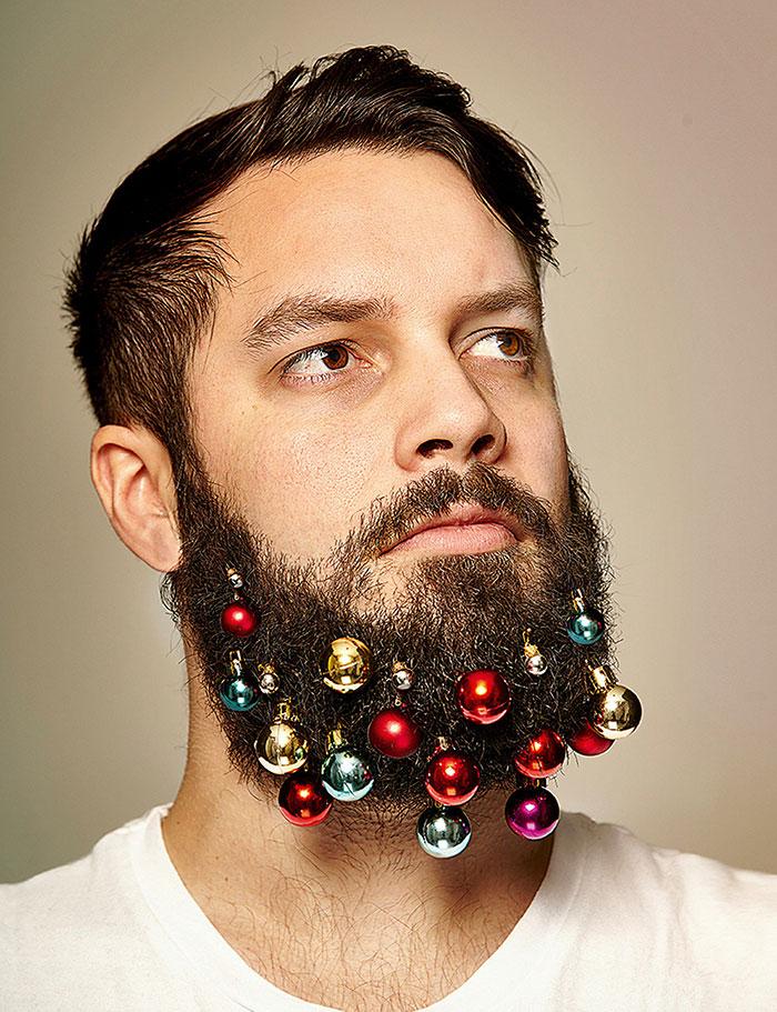 Accrochez des boules de Noël à votre barbe Accrochez des boules de Noël à votre barbe2