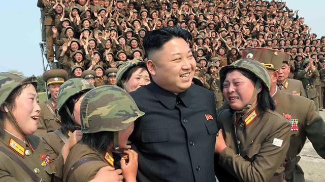Un film parodique de la Corée du Nord serait à l’origine des attaques contre les serveurs de Sony Kim Jong Un, élu l'homme le plus sexy du monde par The Onion.