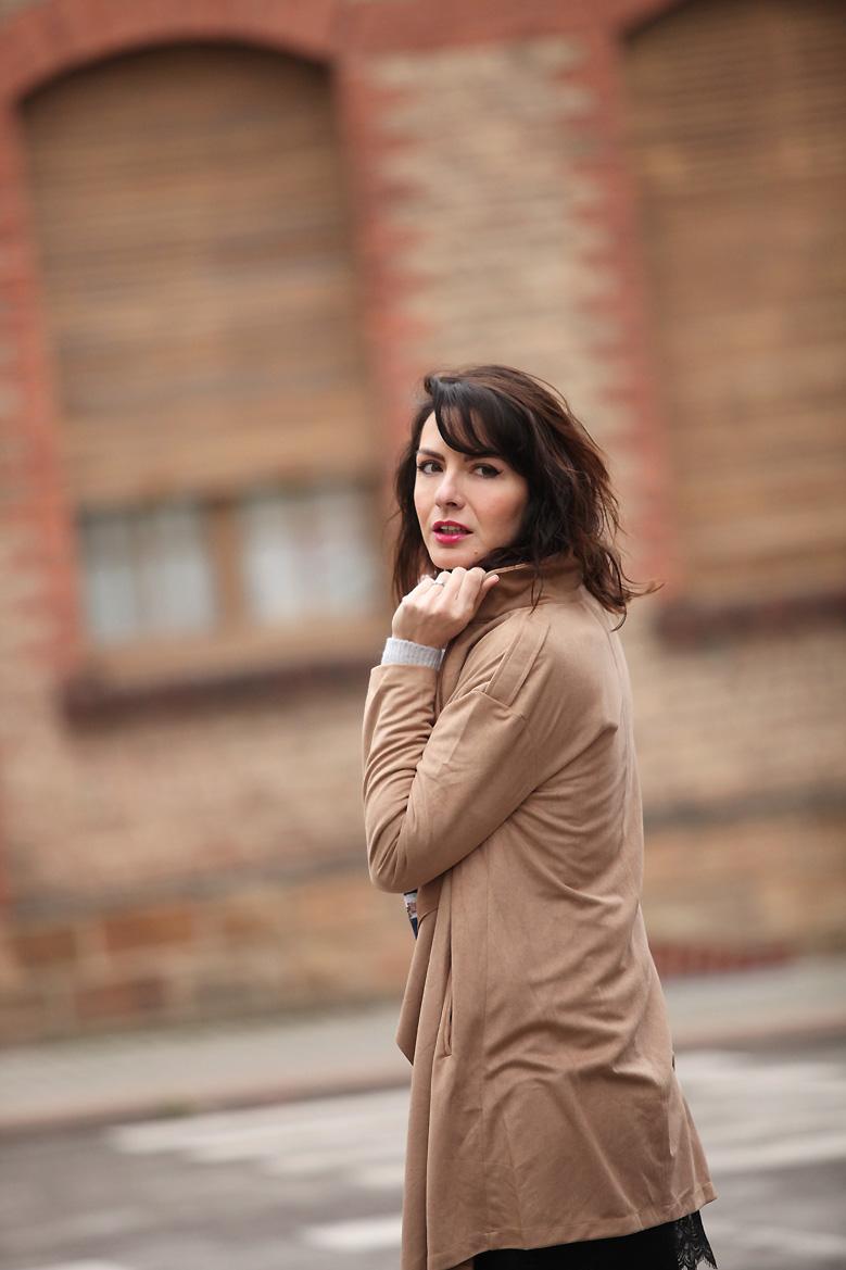 trench mode chaussures marinière eram chapeau boots or photo look automne hiver1 Golden crush