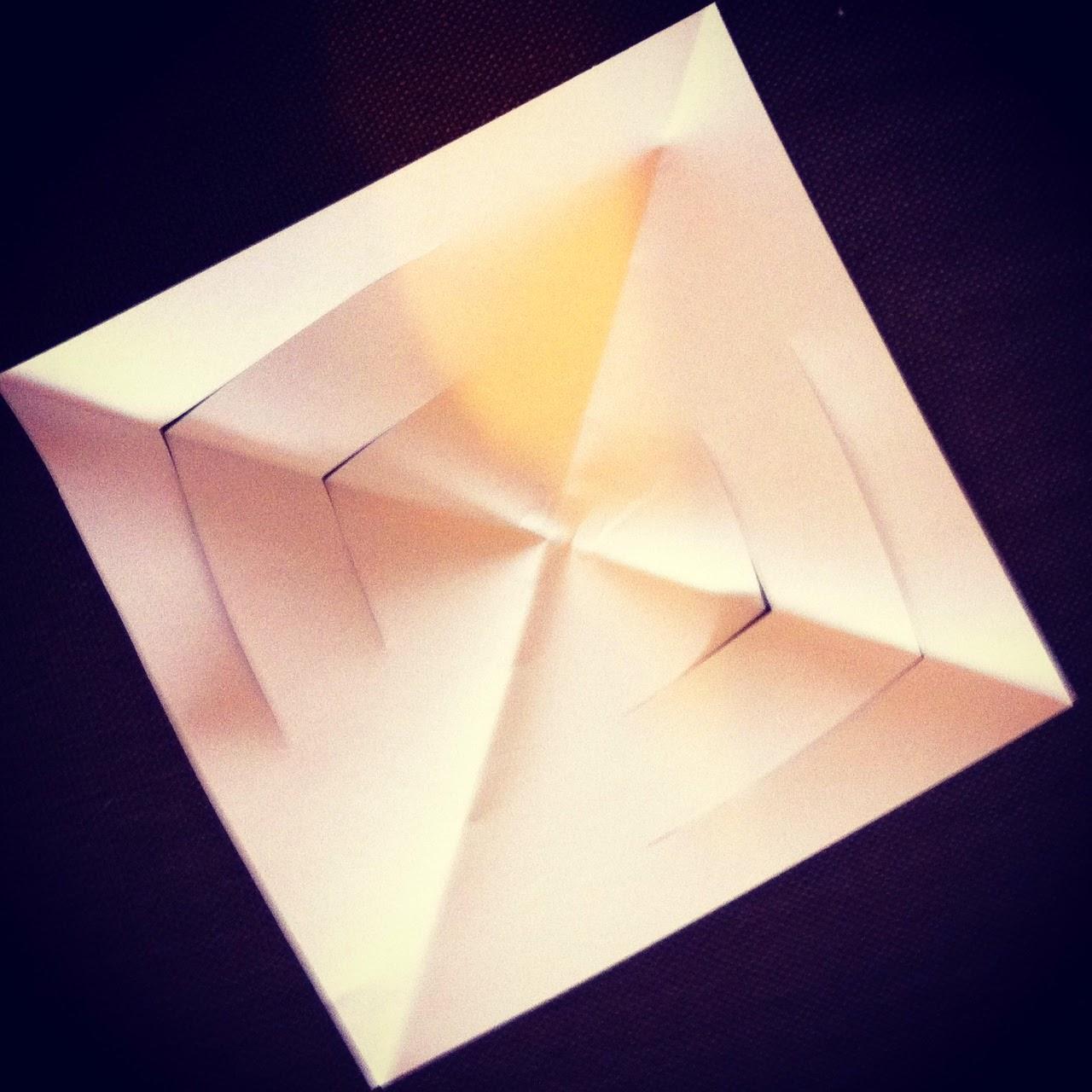 DIY de Noël: un flocon en papier DIY de Noël: un flocon en papier