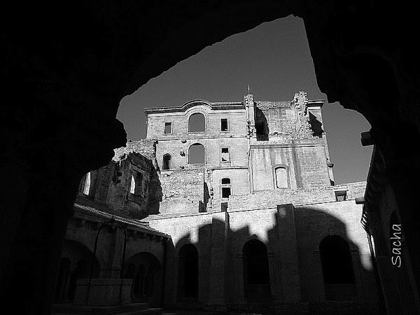 Guernsey gâche + balade à l'abbaye de Montmajour en Arles en été ou en hiver :)