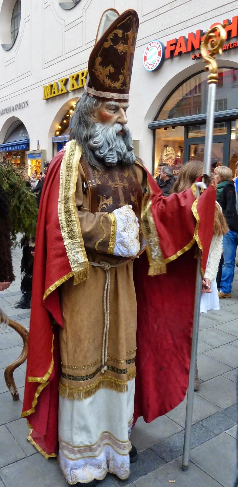 Zwarte Piet ou le Père fouettard ne sont plus politiquement correct? Essayez le Krampus! (1)