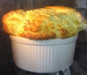 soufflé au fromage UN PLAT AERIEN : LE SOUFFLE AU FROMAGE