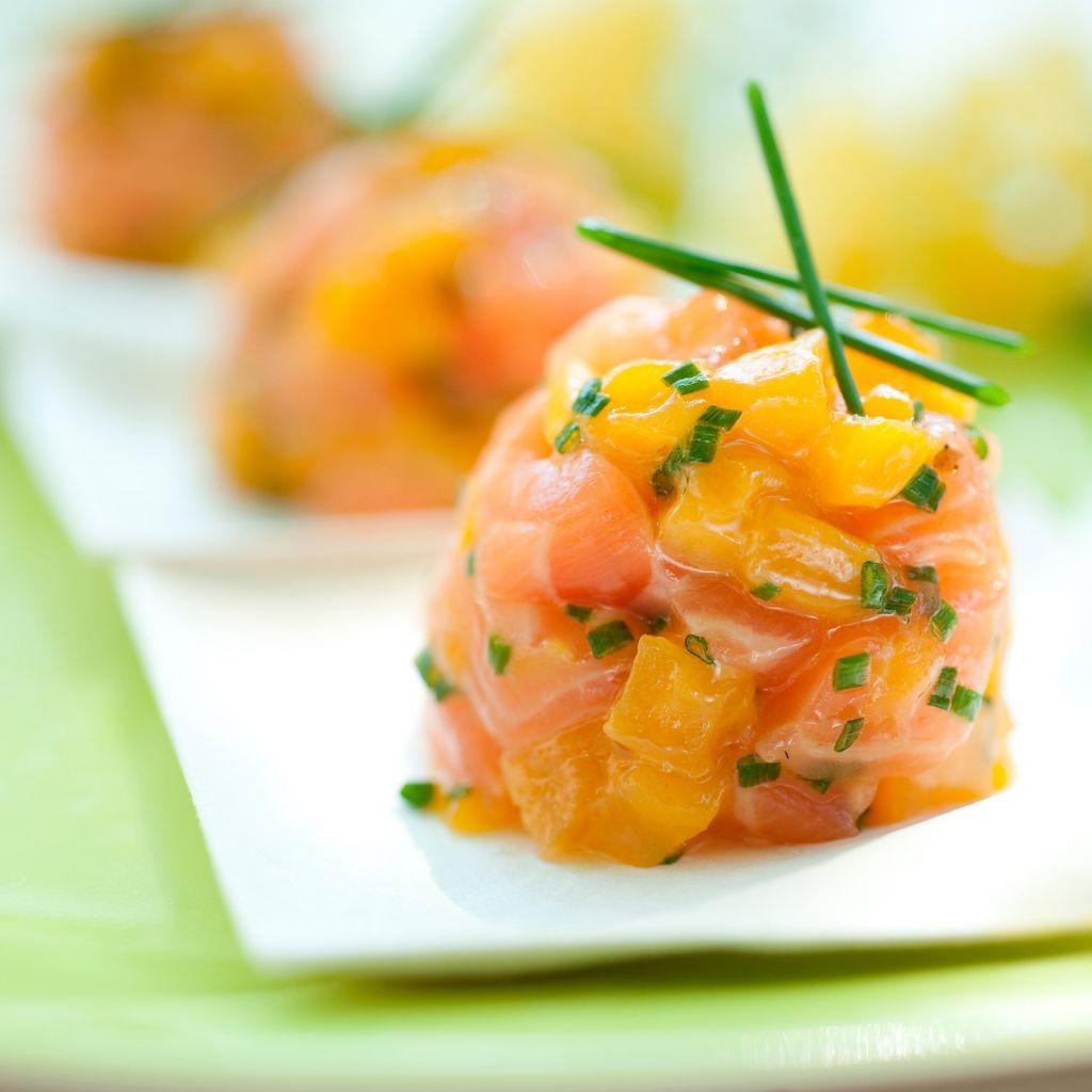 Des recettes de Noël pour faire saliver vos invités ! noel repas tartare de saumon