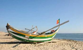 Feliz Natal au Portugal Bateau de pêche typique au Portugal