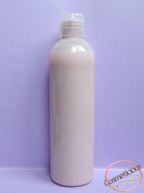 Après-shampoing au lait d’amande et à la fraise Après-shampoing au lait d'amande et à la fraise