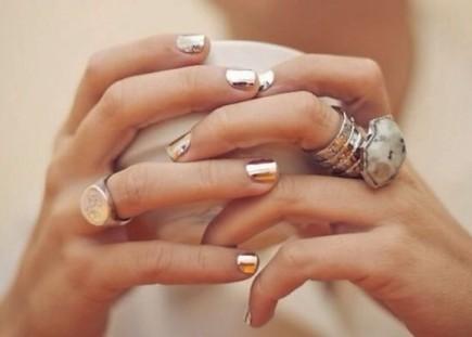 Quoi porter sur tes ongles pour les Fêtes? Quoi porter sur tes ongles pour les fêtes?