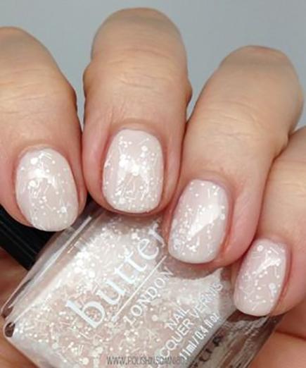 Quoi porter sur tes ongles pour les Fêtes? Quoi porter sur tes ongles pour les fêtes?