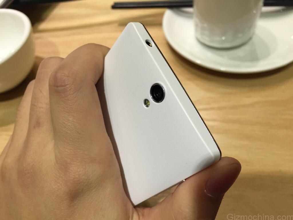 Voici le OnePlus Two (ou serait-ce le OnePlus One Mini?) QQ图片20141216163226