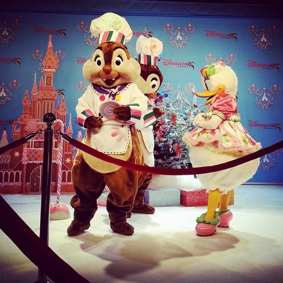 Christmas press event 2014 Disneyland Paris, assistante décoratrice du Castle stage & Lucky nugget.