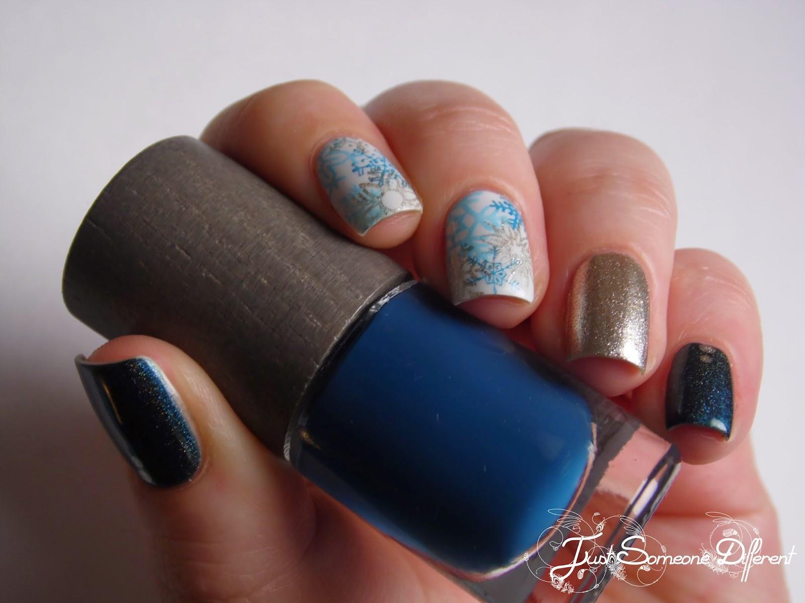 Winter nails #1: Icy snowflakes