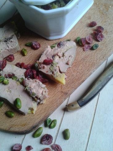 terrine de foie gras aux cranberries pistaches