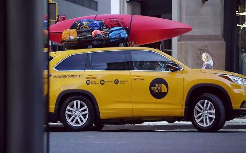 The North Face offre une grande aventure aux passagers de ce taxi