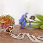 JEWELRY : Poetic Jewels Containing Real Flowers