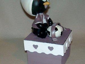 Boite à secret avec Caliméro à ma façon en porcelaine froide Boite à secret avec Caliméro à ma façon en porcelaine froide