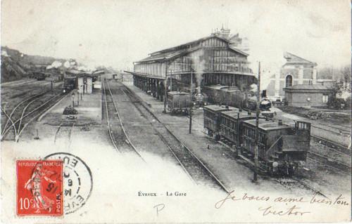 1900, La gare d'Evreux en pleine activité avec ses locomotives à vapeur