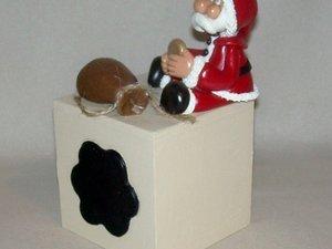 Tirelire avec Père Noël en porcelaine froide